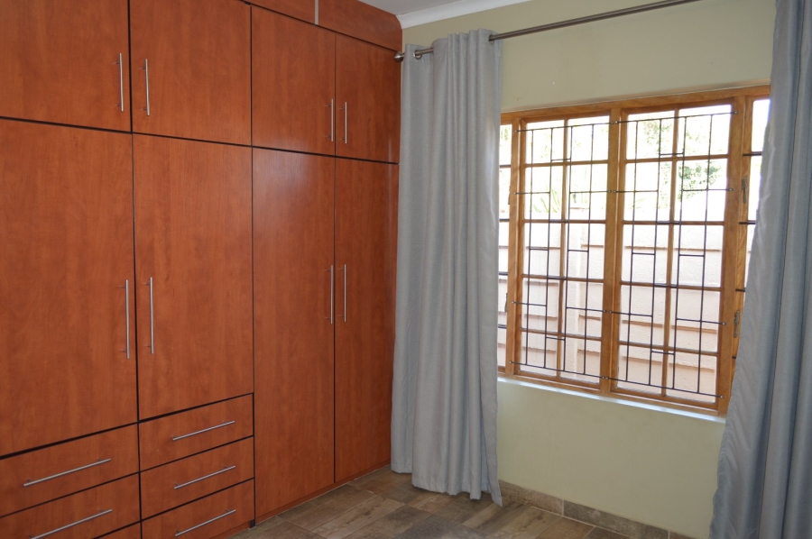 6 Bedroom Property for Sale in Flamwood North West
